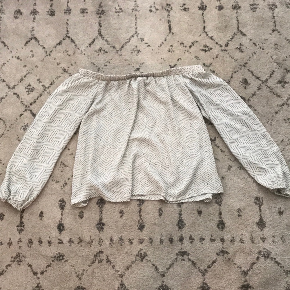 Forever 21 off Shoulder patterned blouse